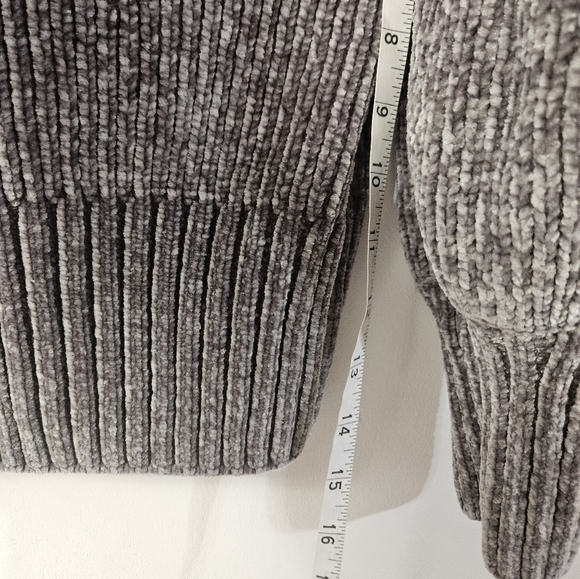 Cynthia Rowley Gray Long Sleeve Sweater! - Picture 5 of 5
